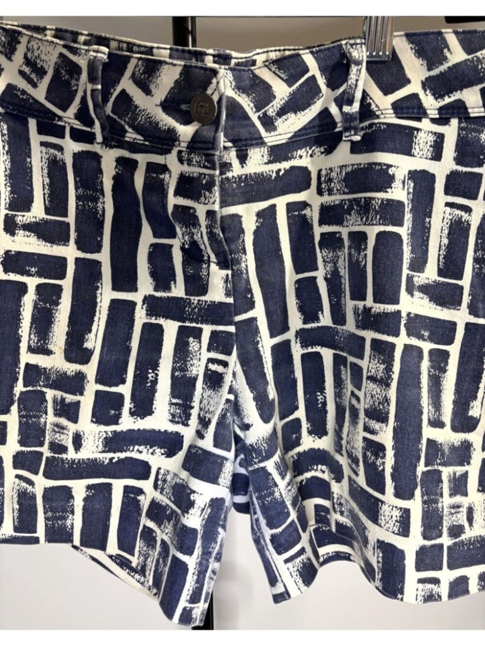 The LIMITED Women's Navy Blue White Geometric Tailored Shorts Pockets Size 10 - Picture 2 of 14